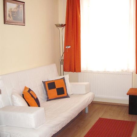 Lokomotiv Motel Егер Екстериор снимка