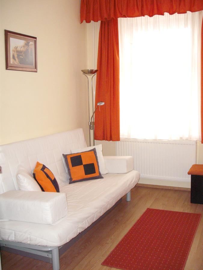Lokomotiv Motel Егер Екстериор снимка