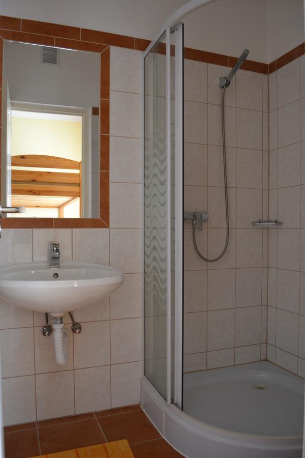 Lokomotiv Motel Егер Екстериор снимка