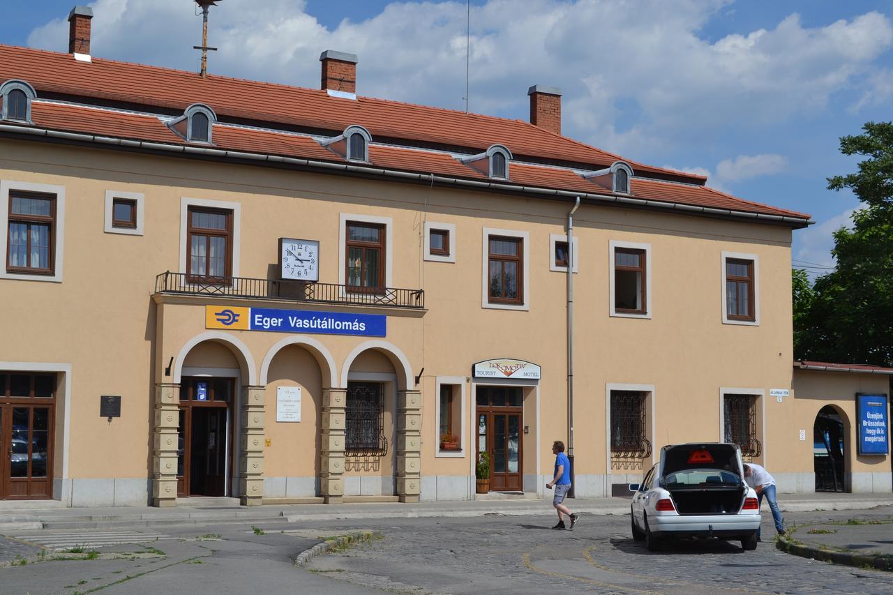 Lokomotiv Motel Егер Екстериор снимка